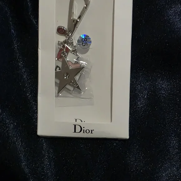 🎅🌲)) Dior Silver and Pink Keychain Or Bag Charm. NWOT - Picture 4 of 4